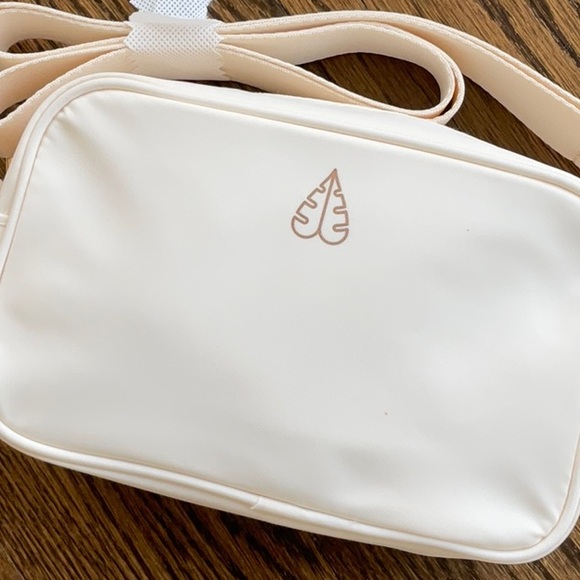 BIOSSANCE Crossbody Bag, NEW - Picture 5 of 6